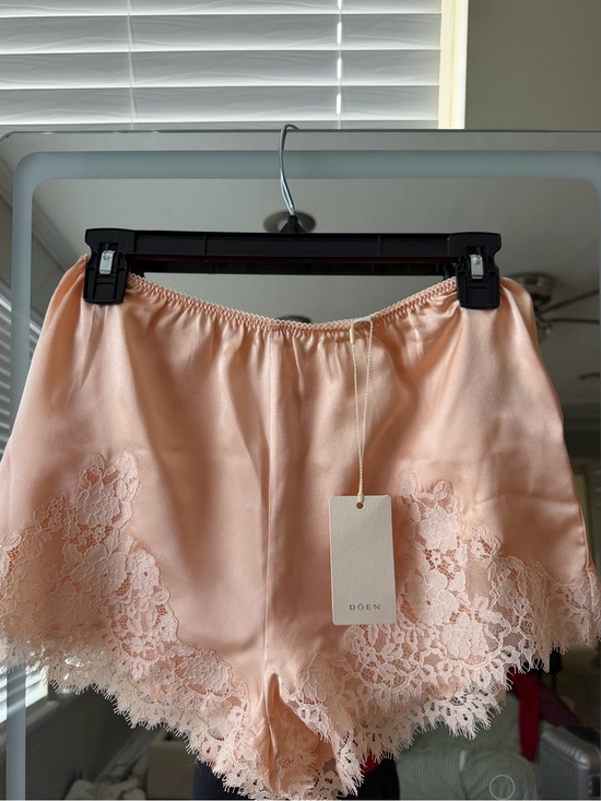 Doen Pants - Dôen lona Lace Trim Silk Satin
Shorts